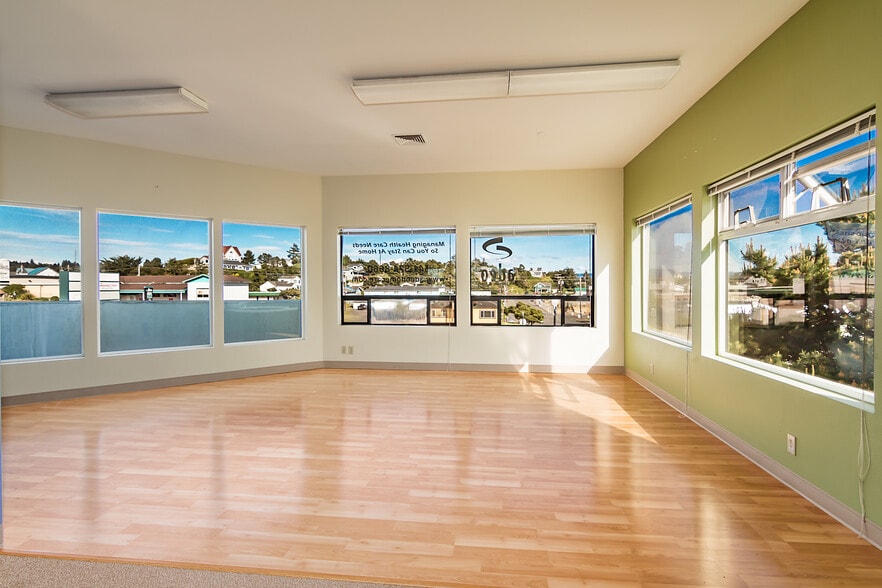 644 SW Coast Hwy, Newport, OR à vendre - Photo du bâtiment - Image 3 de 10