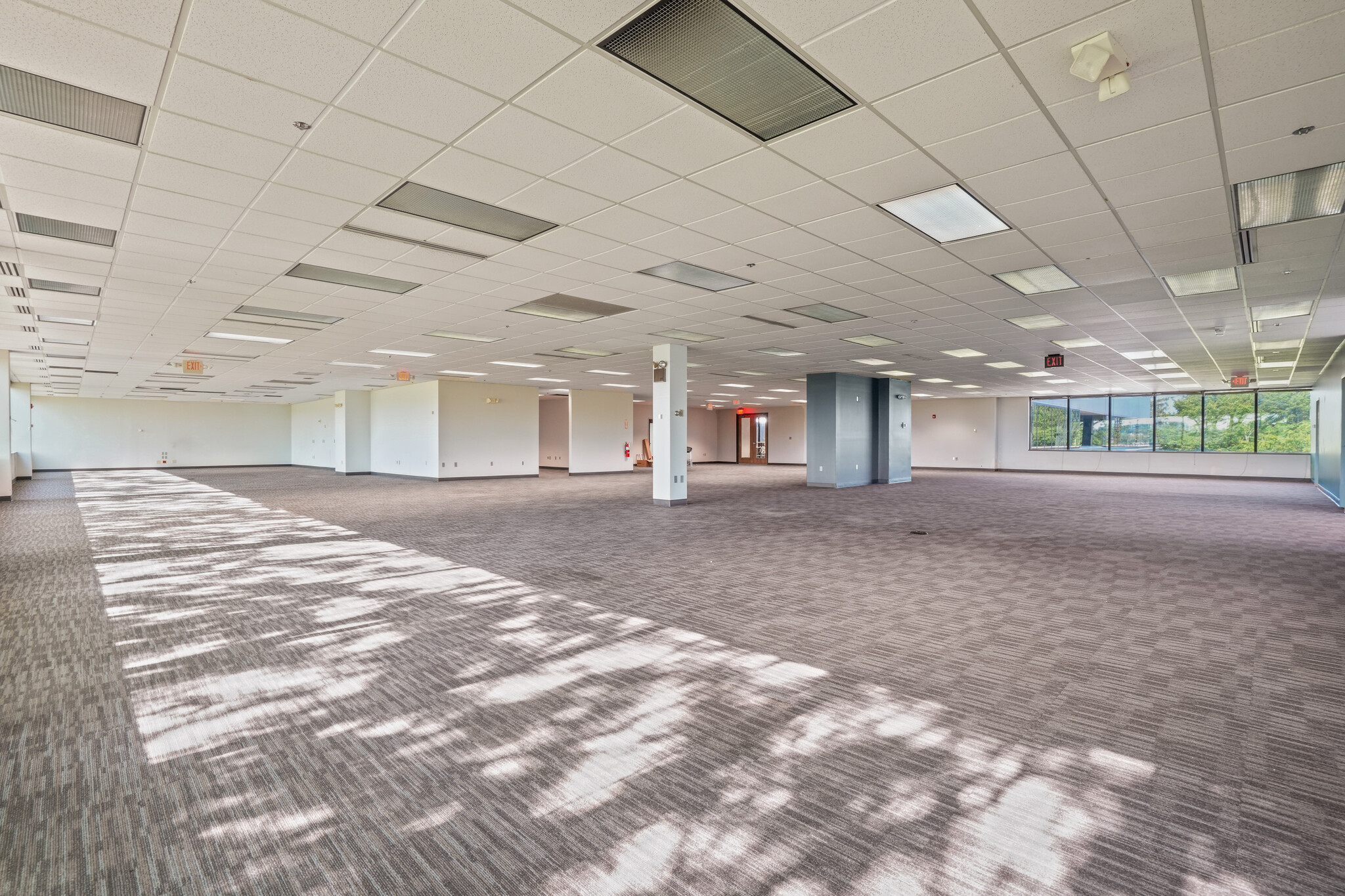 200 E Campus View Blvd, Columbus, OH for lease Interior Photo- Image 1 of 3