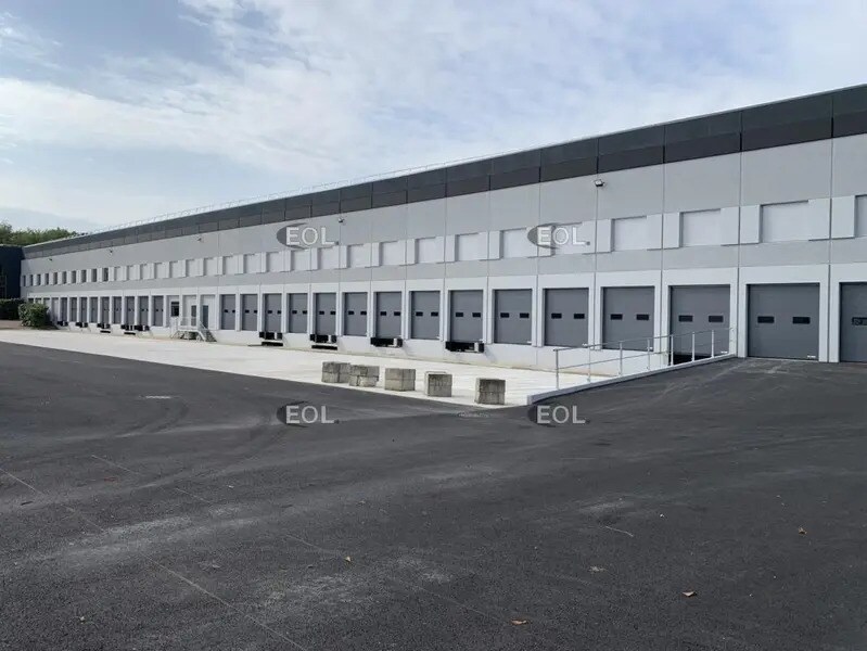 Industrial in Lisses for lease Building Photo- Image 1 of 13