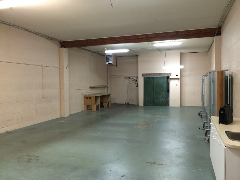 117 6 Th Av W, Vancouver, BC for lease - Lobby - Image 2 of 13