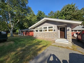 8 Main St, Plaistow NH - Garderie