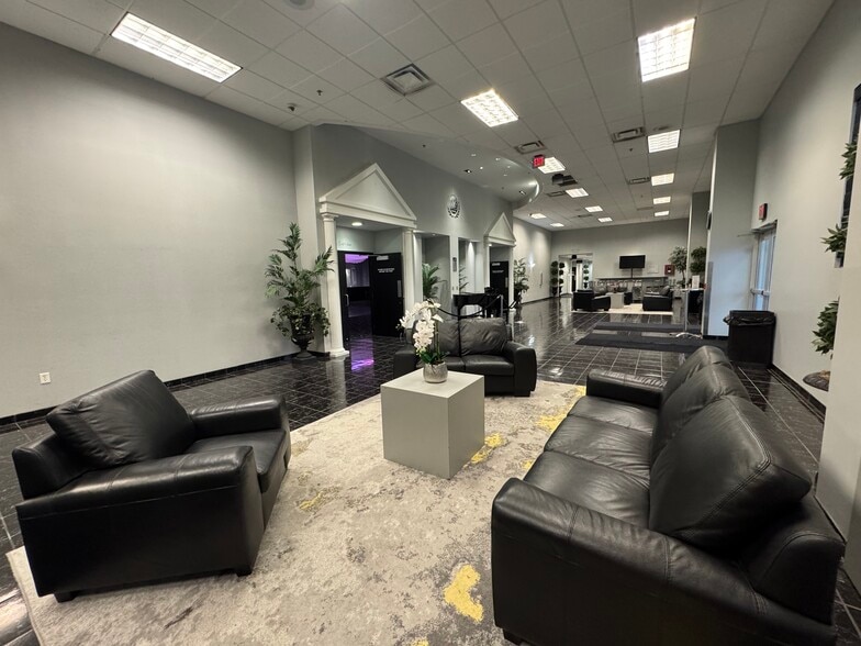 11830 Stonegate Dr, Omaha, NE à vendre - Photo intérieure - Image 2 de 23