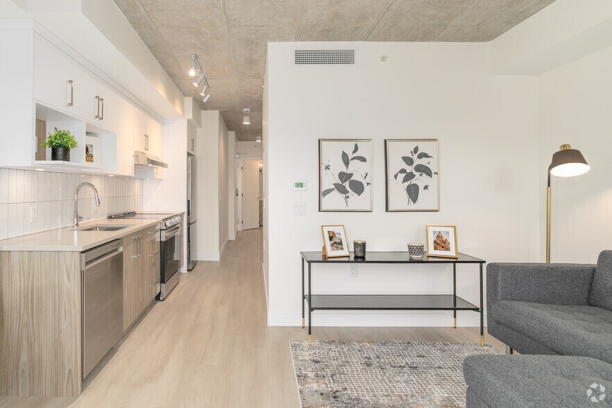825 Fort St, Victoria, BC à louer - Photo intérieure - Image 3 de 37