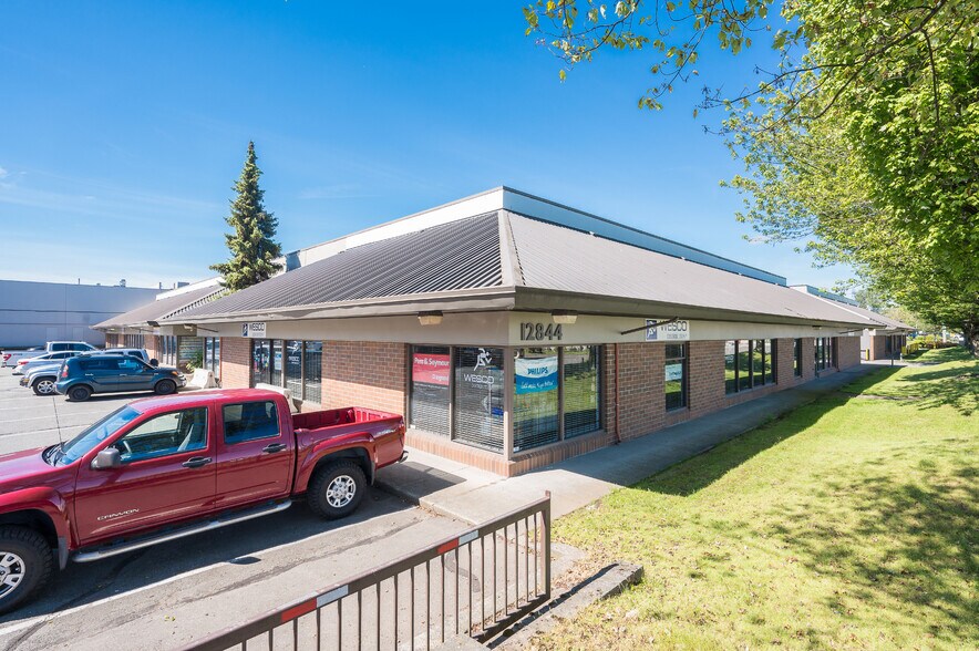 12824 Anvil Way, Surrey, BC à louer - Photo du bâtiment - Image 2 de 6