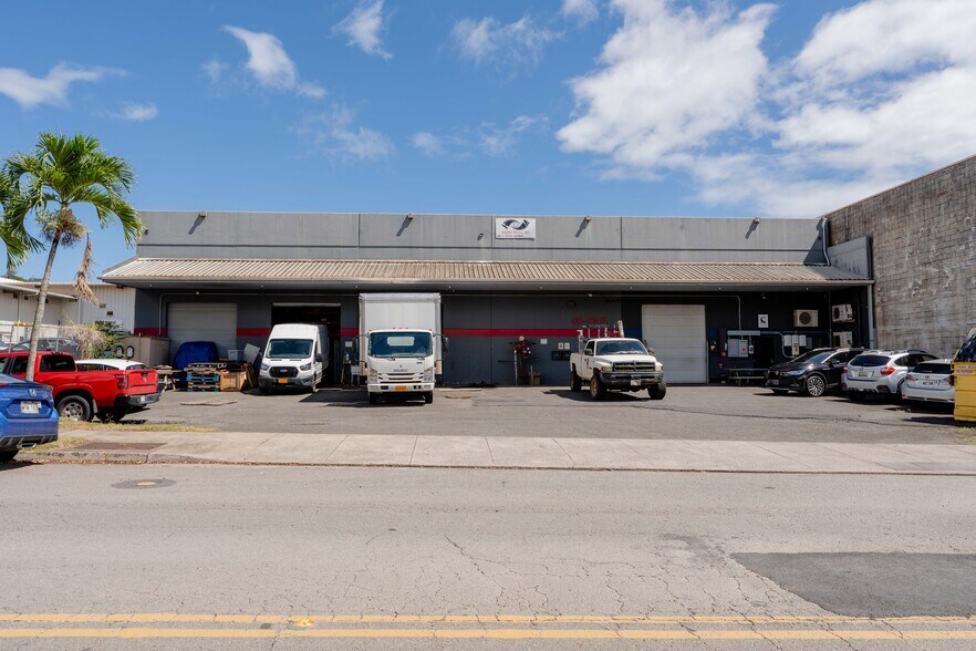 99-1245 Halawa Valley St, Aiea, HI à vendre - Photo du bâtiment - Image 1 de 31