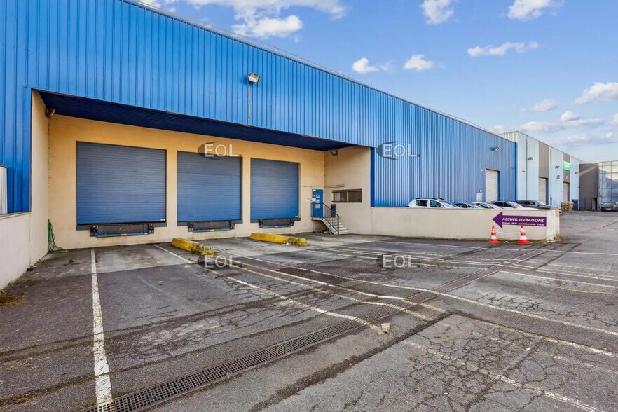 Flex in Gonesse for lease - Building Photo - Image 2 of 13