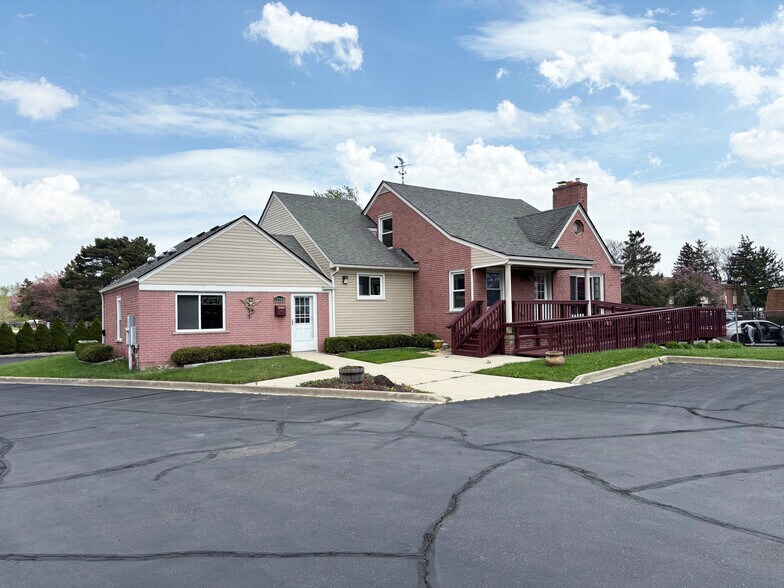 31500 Schoenherr Rd, Warren, MI à vendre - Photo du bâtiment - Image 3 de 7