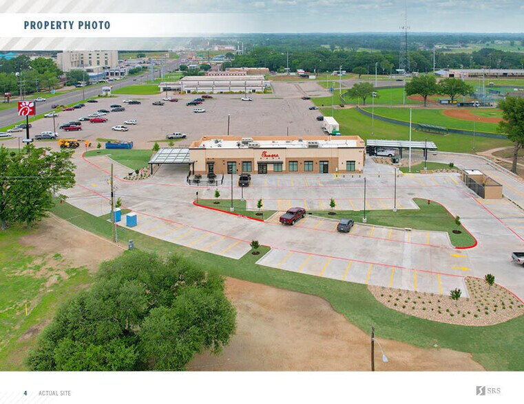 1609 Jefferson, Mount Pleasant, TX à vendre - Photo du bâtiment - Image 3 de 9