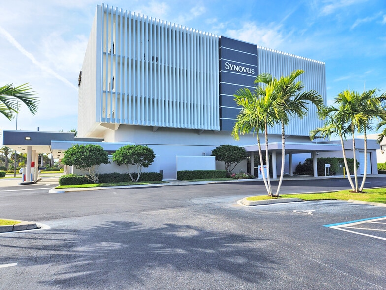 2400 Tamiami Trl N, Naples, FL for lease - Building Photo - Image 1 of 3