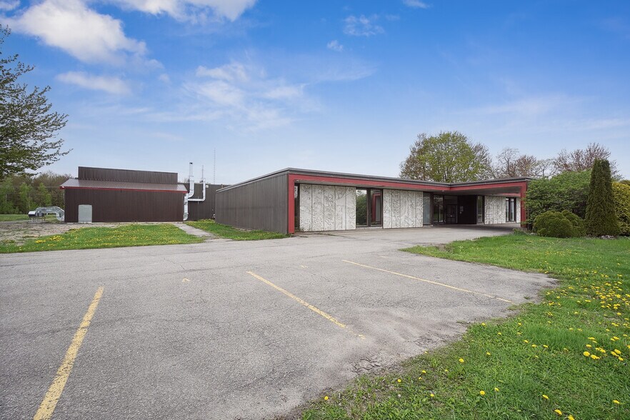 500 Boul De L'aéroparc, Lachute, QC à vendre - Photo du bâtiment - Image 2 de 17