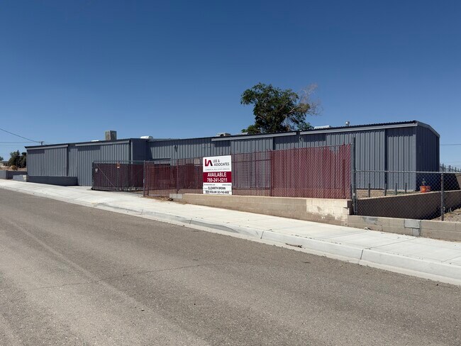 Plus de détails pour 880 Laverne Ave, Barstow, CA - Industriel à louer