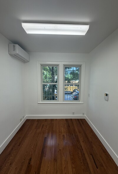 700 Linden Blvd, Brooklyn, NY for lease - Interior Photo - Image 2 of 6