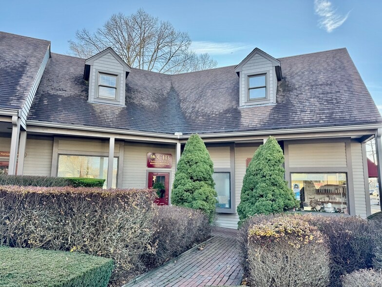 567-575 E Main Rd, Middletown, RI for lease - Building Photo - Image 2 of 15