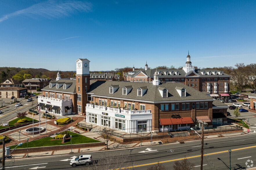 1100-8100 Town Center Way, Livingston, NJ for lease - Building Photo - Image 1 of 6