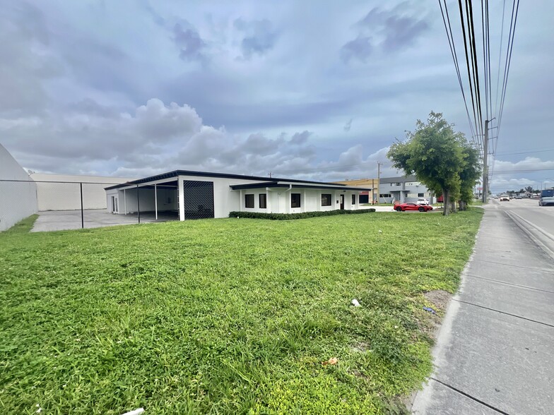 4301 NW 72nd Ave, Miami, FL for lease - Building Photo - Image 1 of 16