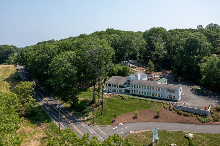 1570 Boston Post Rd, Guilford, CT à louer - Photo du bâtiment - Image 3 de 14