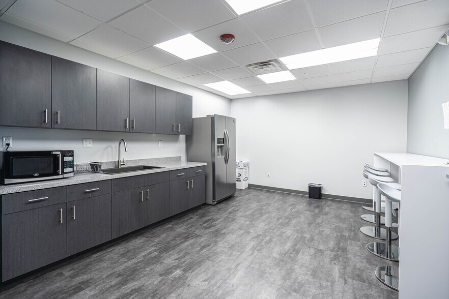 29777 Telegraph Rd, Southfield, MI à louer - Photo intérieure - Image 3 de 13