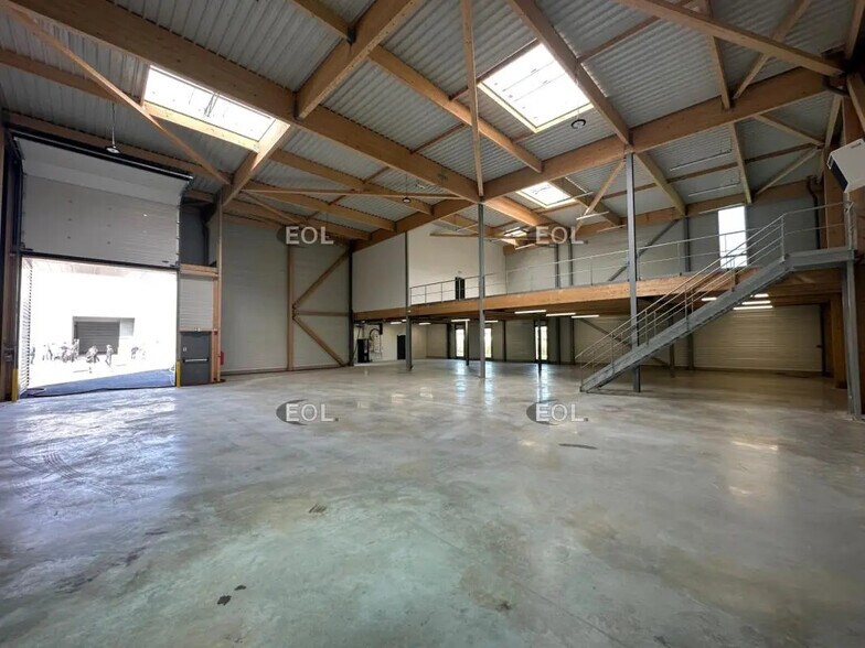 Flex in Chanteloup-en-Brie for lease - Building Photo - Image 3 of 8