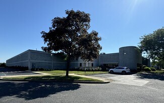 Plus de détails pour 100 Colin Dr, Holbrook, NY - Bureau à louer