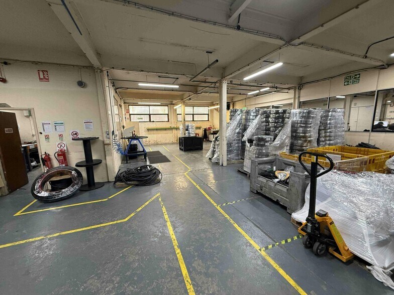 Whieldon Rd, Stoke On Trent for lease - Interior Photo - Image 3 of 10