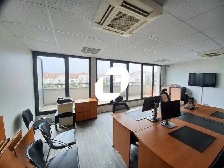 Office in Bussy-Saint-Georges for sale - Interior Photo - Image 1 of 5