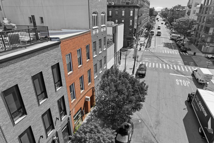 29 Greenpoint Ave, Brooklyn, NY à vendre - Photo du bâtiment - Image 2 de 18