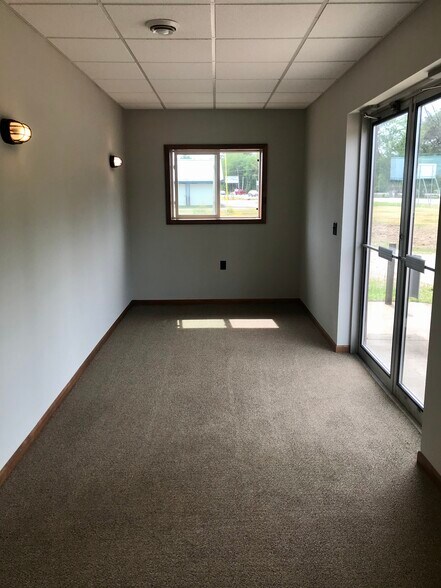 22417 Hwy 6, Deerwood, MN à louer - Photo du bâtiment - Image 3 de 18