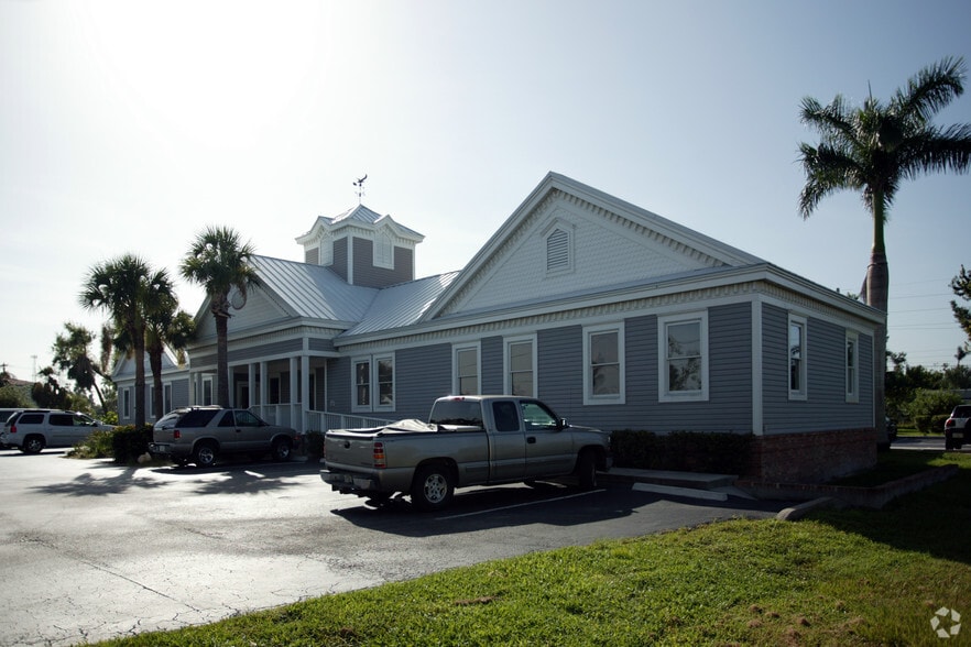 315 E Olympia Ave, Punta Gorda, FL for lease - Building Photo - Image 3 of 5