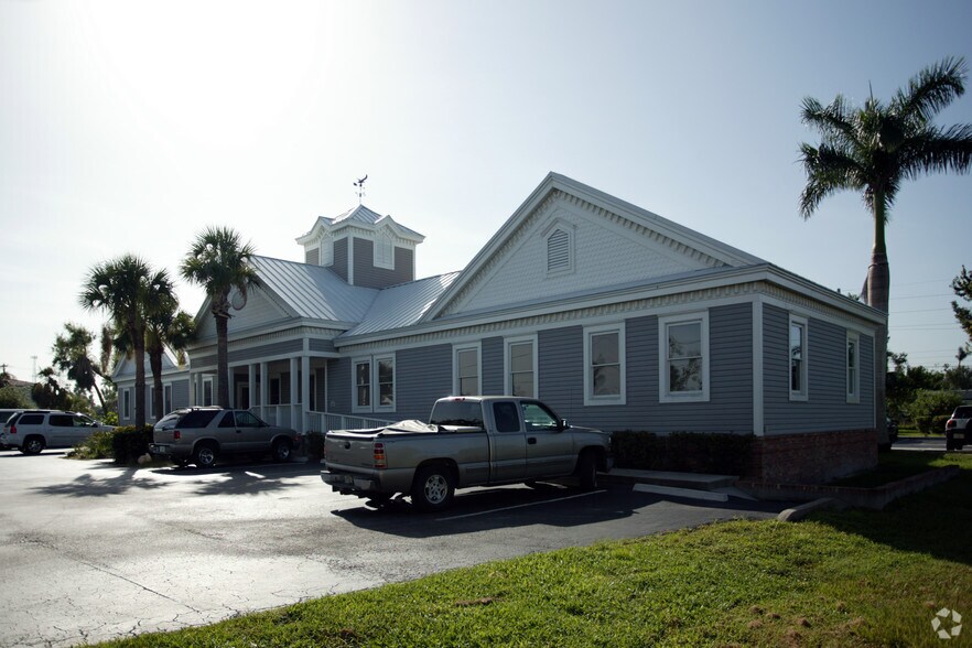315 E Olympia Ave, Punta Gorda, FL à louer - Photo du bâtiment - Image 3 de 5