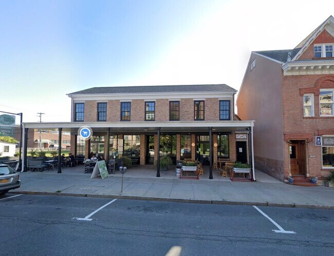 Plus de détails pour 449 Warren St, Hudson, NY - Bureau/Commerce de détail à louer