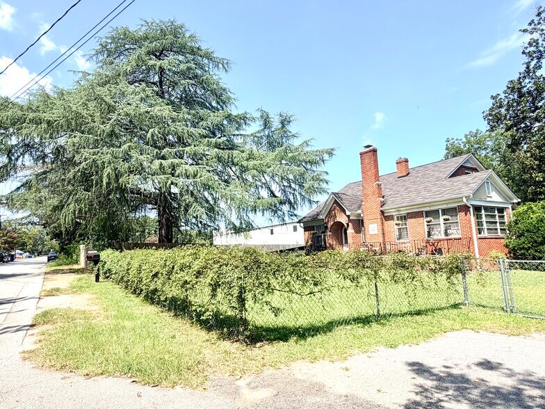 710 Raleigh St, West Columbia, SC à louer - Photo du bâtiment - Image 3 de 14