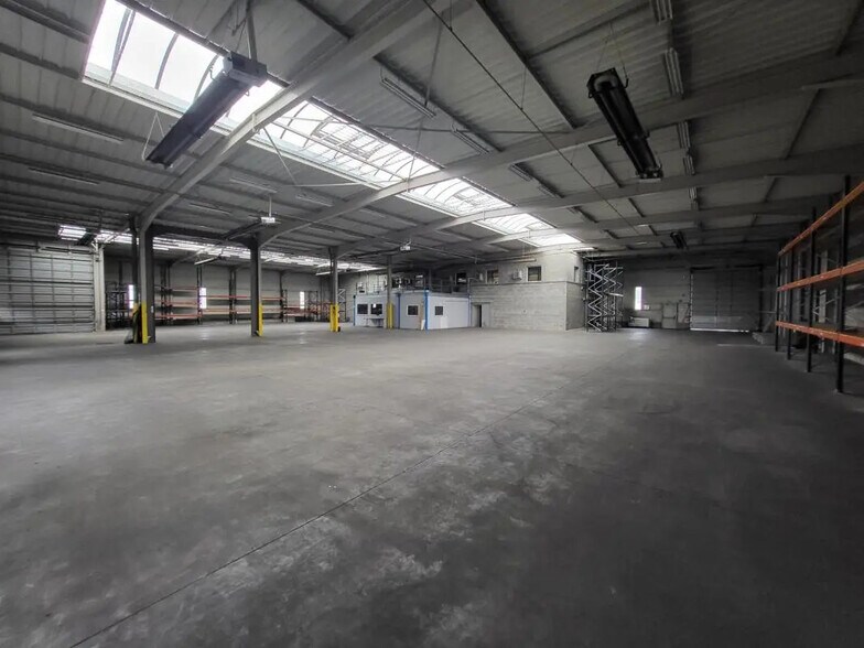 Flex in Genas for lease - Interior Photo - Image 2 of 7