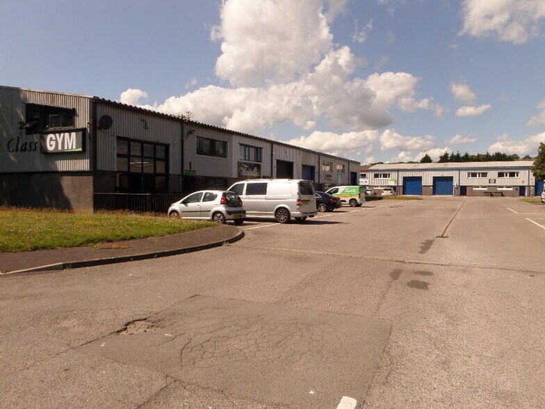 Kestrel Clos, Bridgend à vendre - Photo du bâtiment - Image 2 de 2