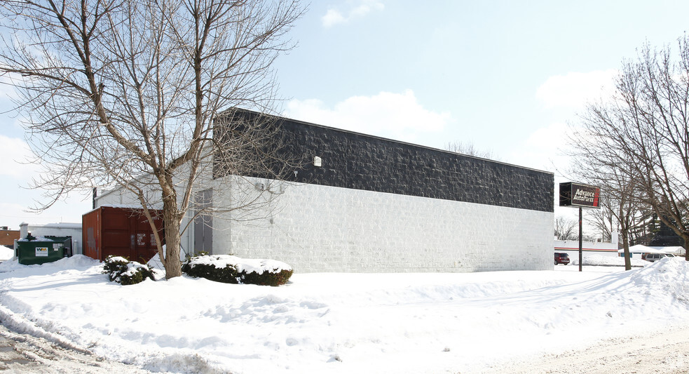 19040 Ecorse Rd, Allen Park, MI à vendre - Photo du bâtiment - Image 2 de 4