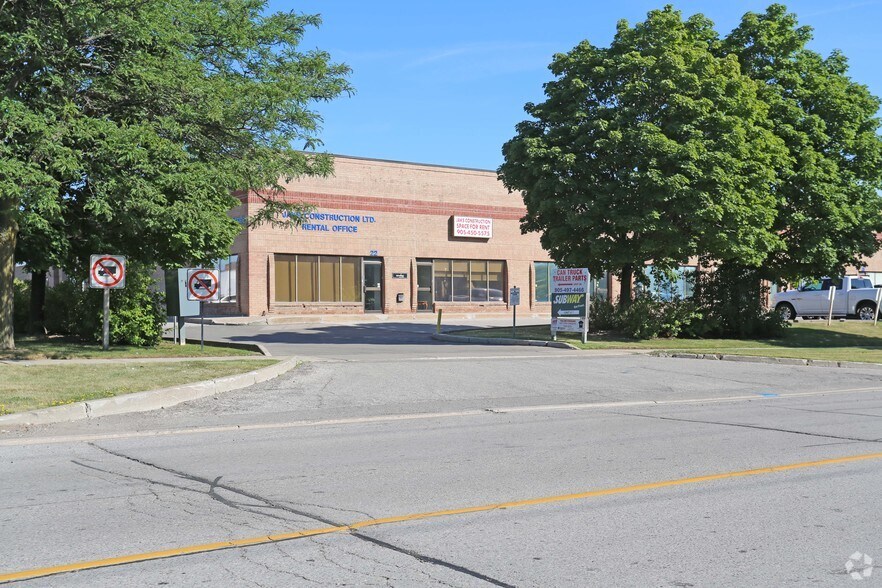 10 Wilkinson Rd, Brampton, ON à louer - Photo du bâtiment - Image 2 de 5