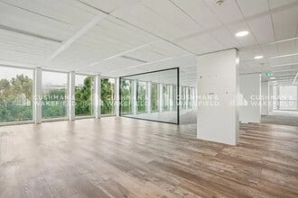 20-26 Boulevard Du Parc, Neuilly-sur-Seine for lease Interior Photo- Image 2 of 9