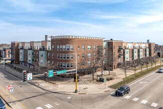 Plus de détails pour 1550 Larpenteur Ave W, Falcon Heights, MN - Commerce de détail à louer