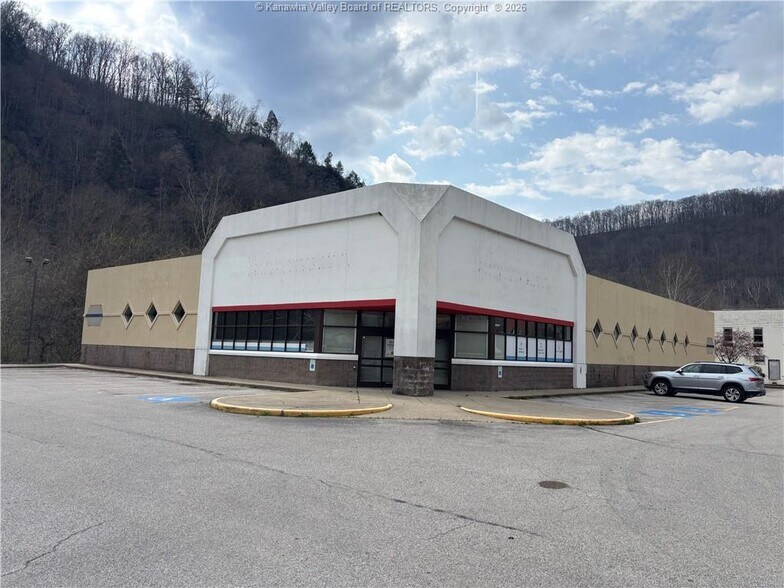 173 Main St, Clay, WV à louer - Photo du bâtiment - Image 1 de 44