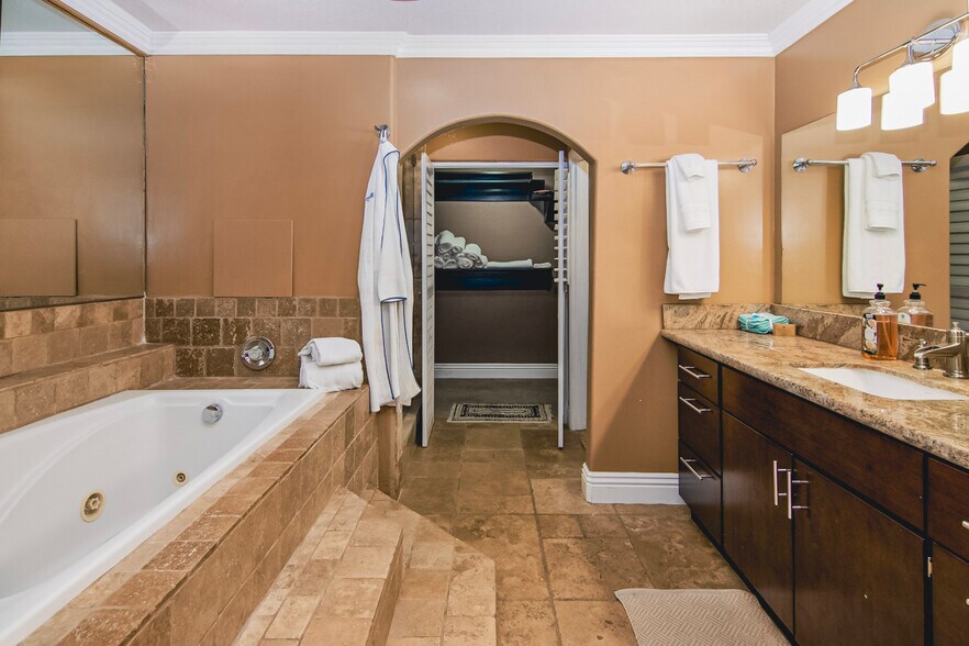 365 S Mohler Dr, Anaheim, CA à vendre - Photo intérieure - Image 3 de 36