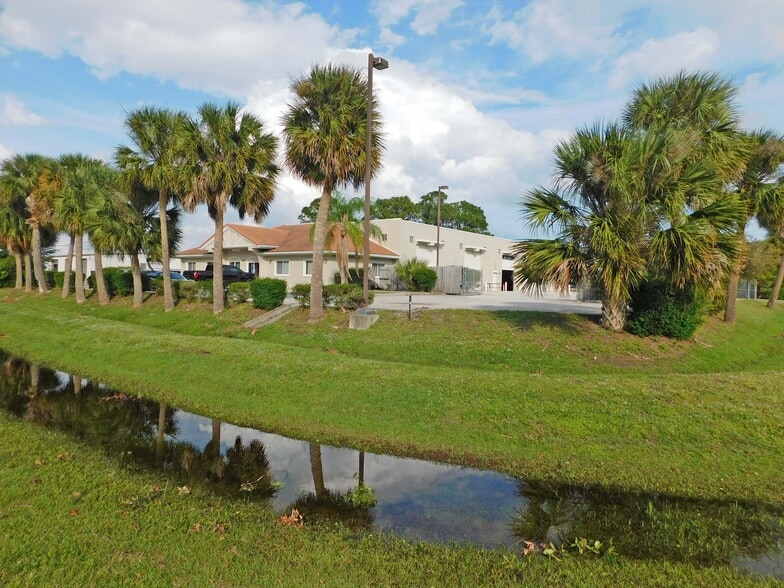 5145 Commercial Dr, Melbourne, FL for lease - Building Photo - Image 2 of 55