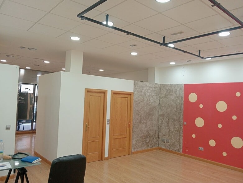 Retail in Laguna de Duero for sale - Interior Photo - Image 3 of 13