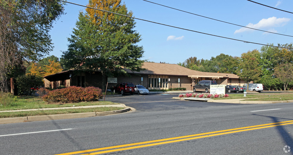 9001 Woodyard Rd, Clinton, MD à louer - Photo du bâtiment - Image 1 de 12