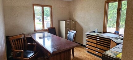 409 E 41st St, Sioux Falls, SD for lease Interior Photo- Image 1 of 2