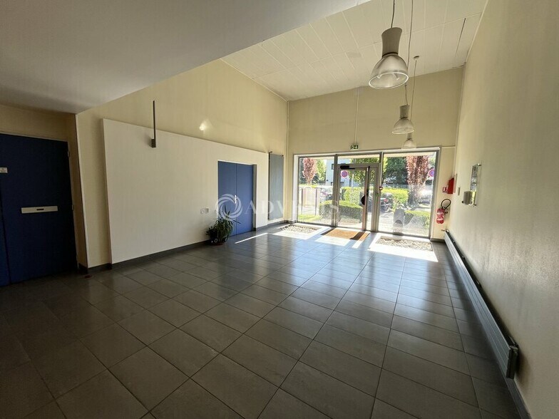 Bureau dans Villepinte à vendre - Photo du bâtiment - Image 2 de 8