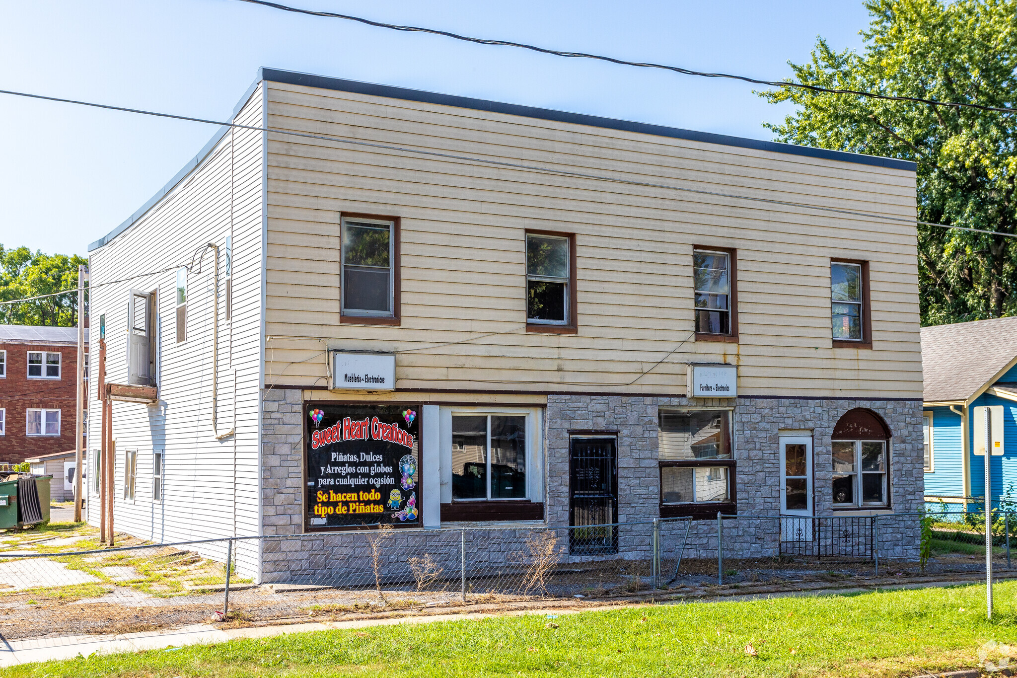 2453 E Grand Ave, Des Moines, IA for sale Primary Photo- Image 1 of 1