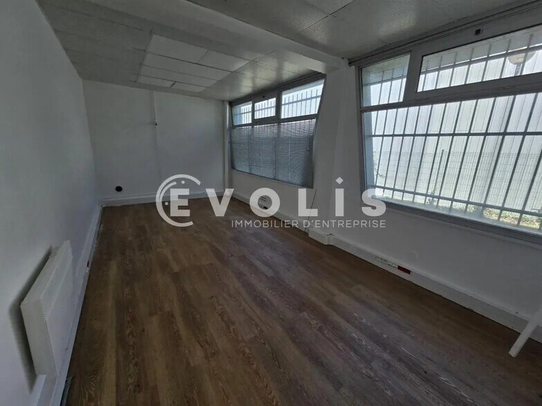 Flex in Igny for lease - Interior Photo - Image 2 of 8