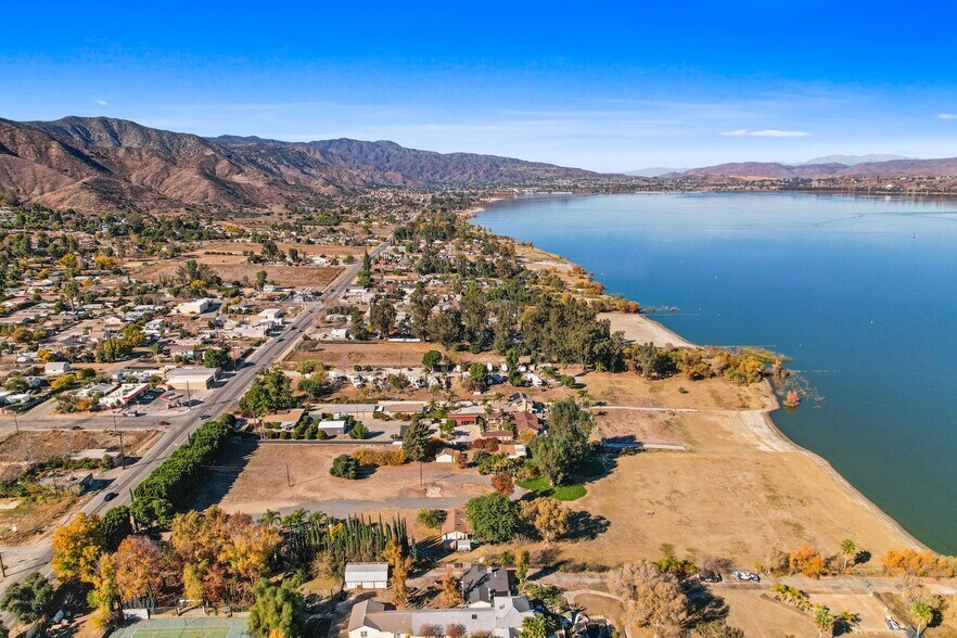 17690 Grand Ave, Lake Elsinore, CA à vendre - Photo du bâtiment - Image 3 de 6