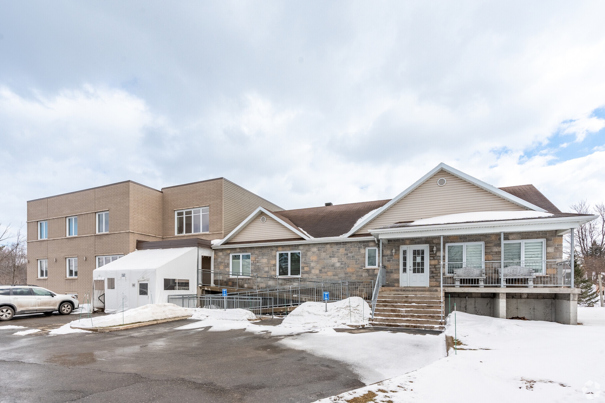573 Rue De Bernières, Lévis, QC for lease Primary Photo- Image 1 of 4