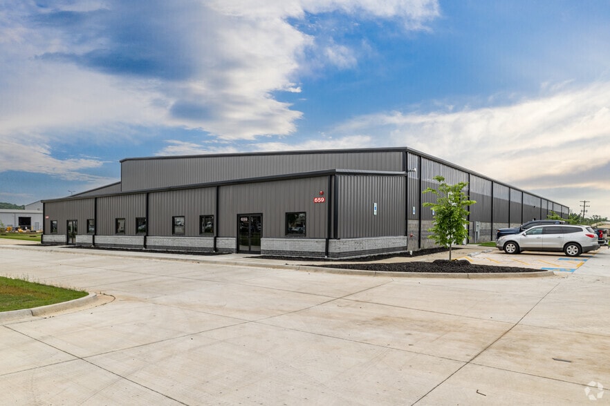 659 E Randall Wobbe Ln, Springdale, AR for lease - Primary Photo - Image 1 of 12