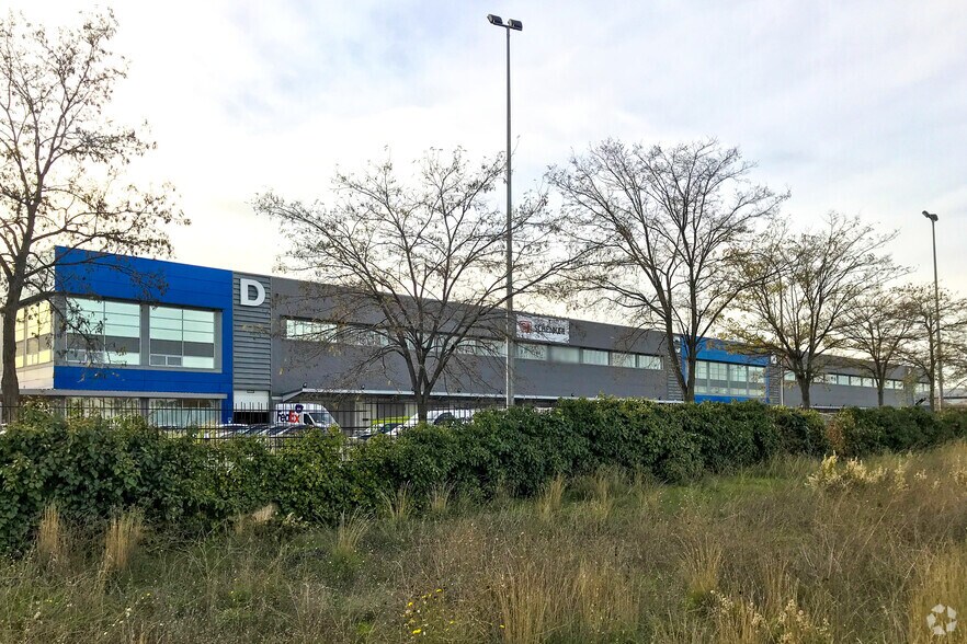 Plaza René Descartes, 2, Alcalá de Henares, Madrid à louer - Photo du bâtiment - Image 3 de 9